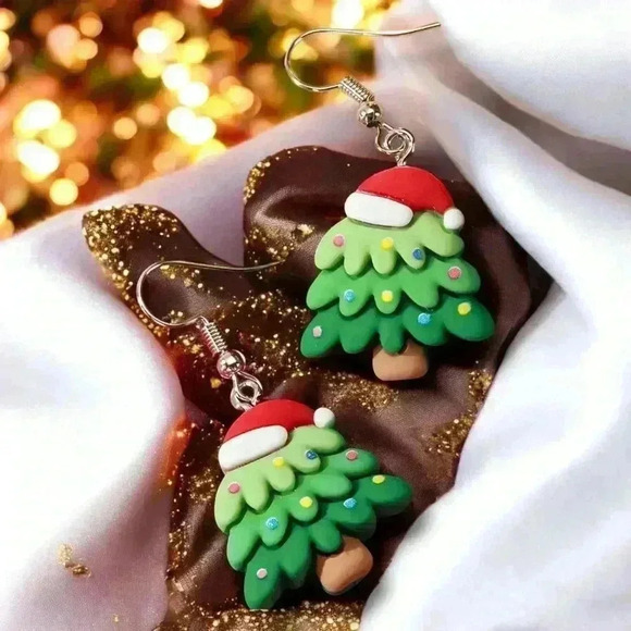 🆕️Festive Christmas Tree Earrings 🎄 Resin 18K White Gold Plated Ear Needles 🎅 - Picture 1 of 13